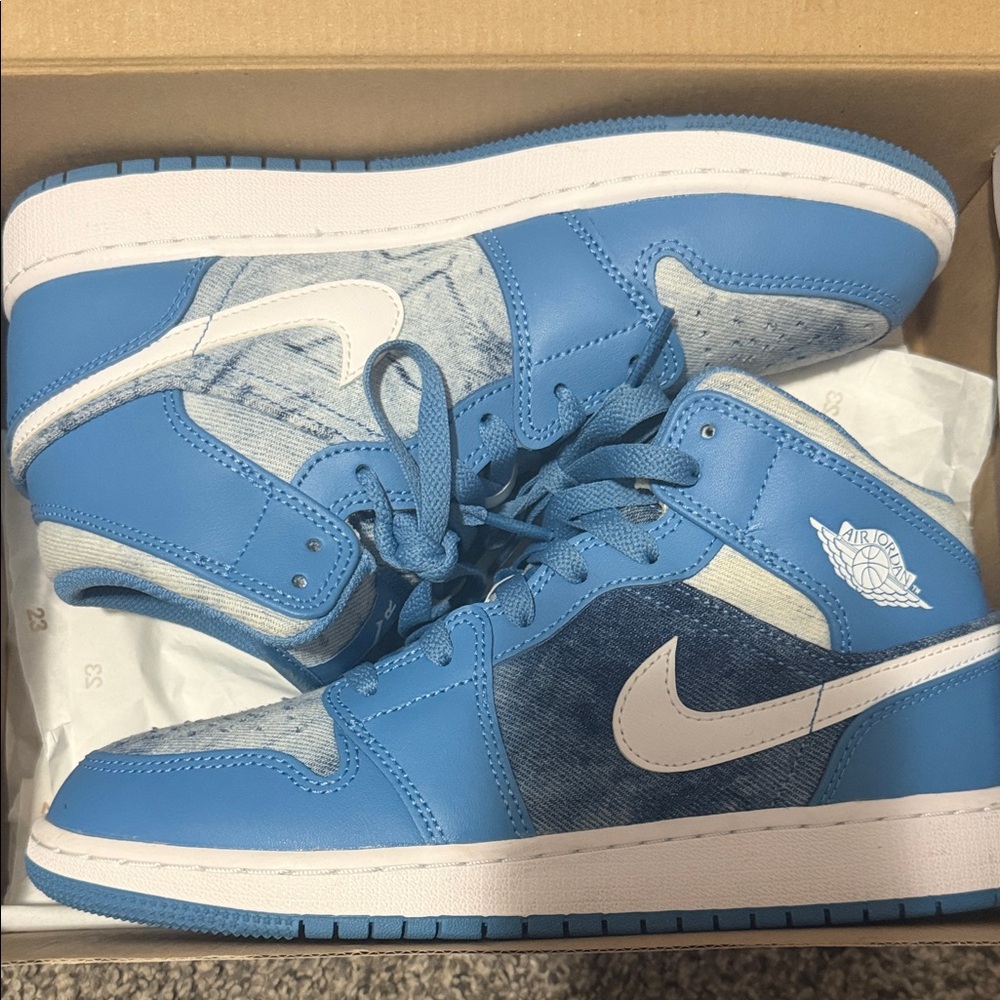 Nike Blue and White Women's Sneakers